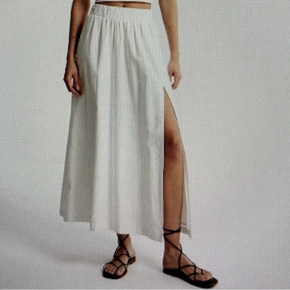 Abercrombie & Fitch Dresses & Skirts - Abercrombie & Fitch linen cotton blend high slit maxi skirt L